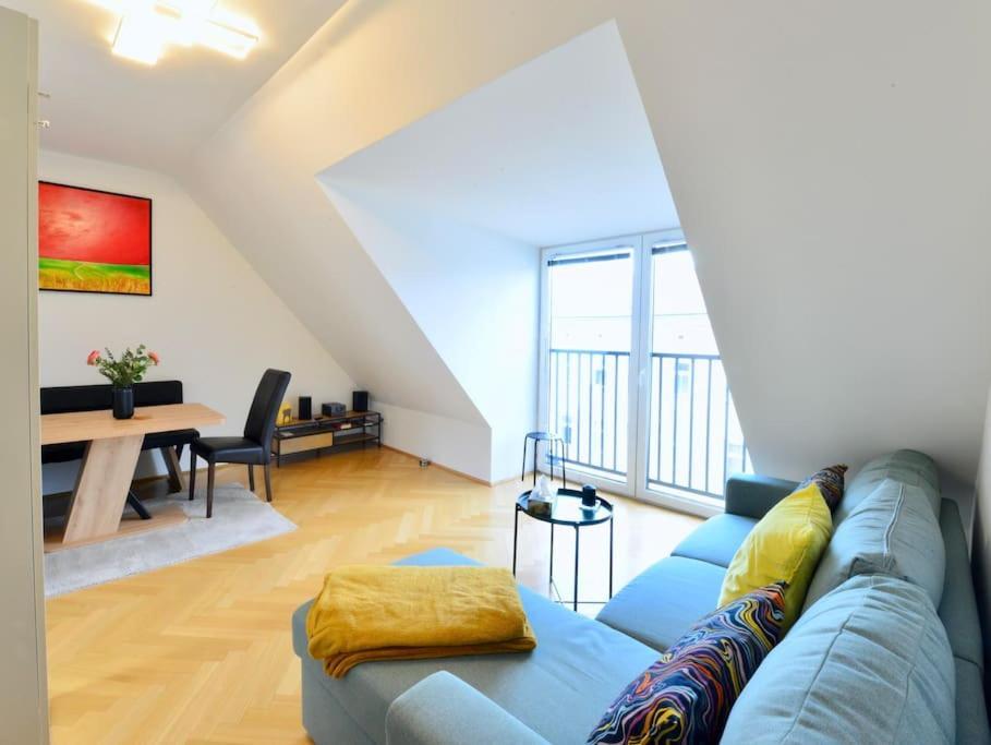 Modern Attic Flat With 2 Bedrooms * Vienna