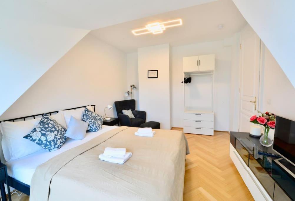 Modern Attic Flat With 2 Bedrooms Apartment Vienna