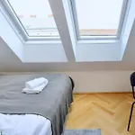 Modern Attic Flat With 2 Bedrooms